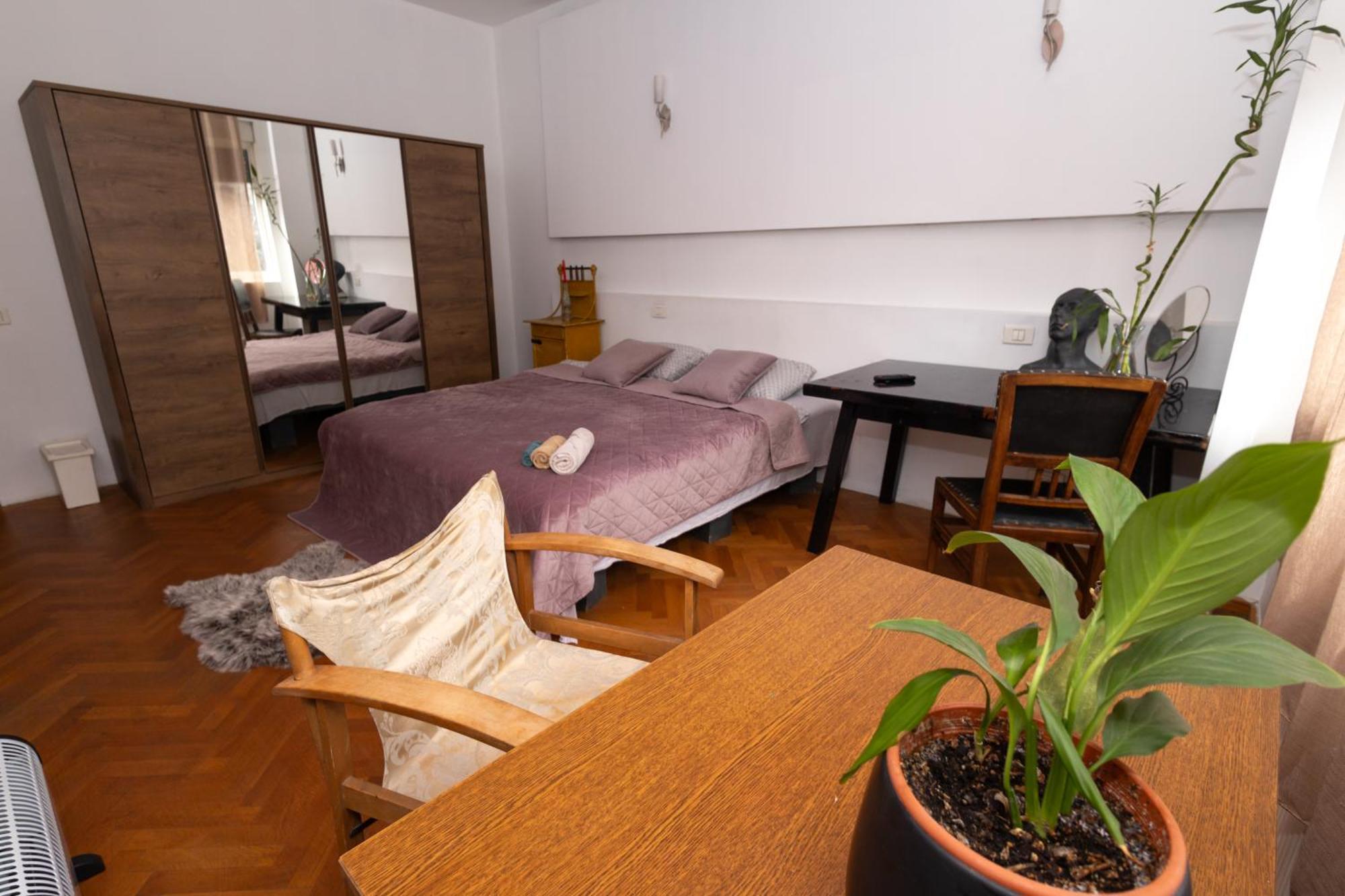 Shared Retro Vintage Luxury Apartment Bucureşti Ngoại thất bức ảnh